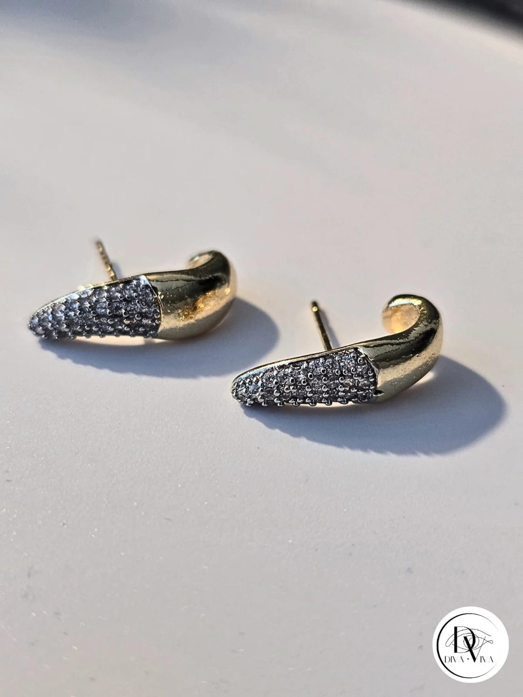 Glow Earrings – Gold Kaplama Taş Detaylı Tasarım Küpe (KOD-341)