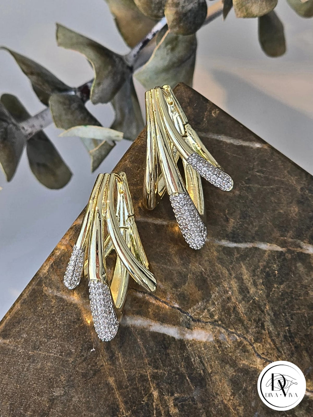 Glow Earrings – Gold Kaplama Taş Detaylı Küpe (KOD-351)