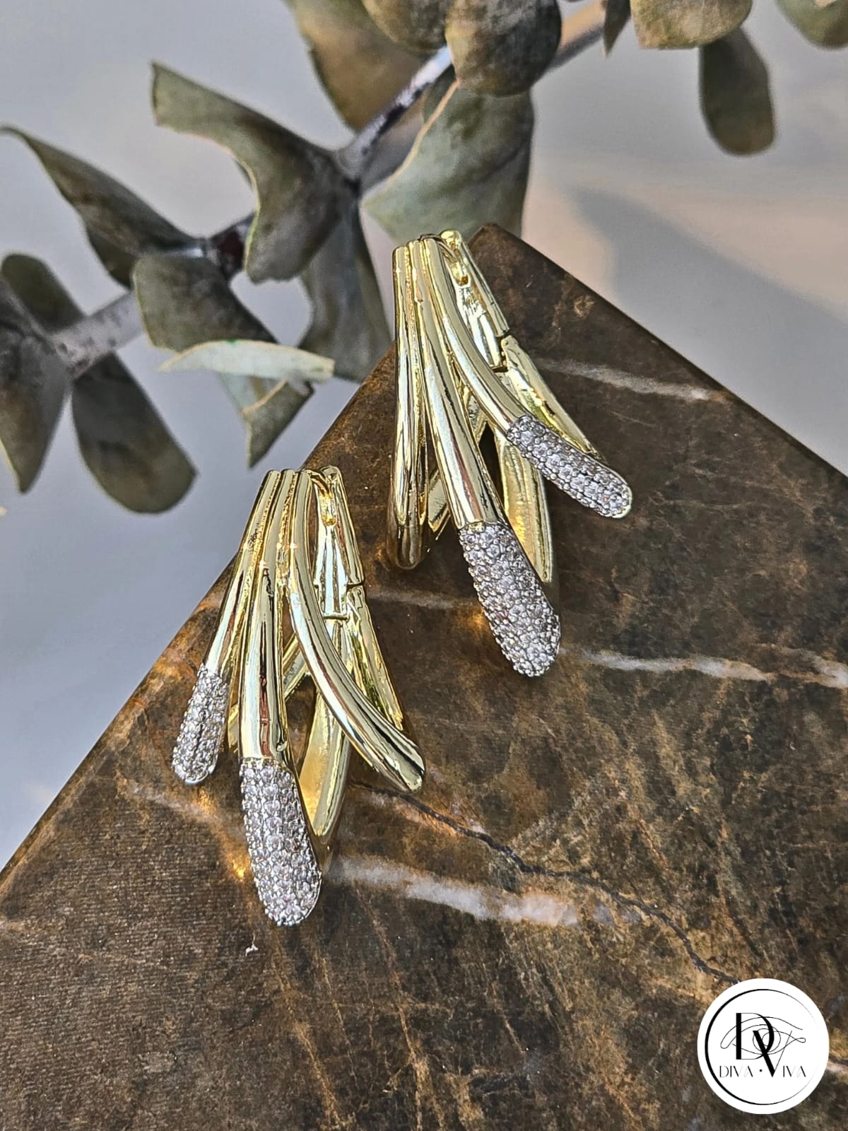 Glow Earrings – Gold Kaplama Taş Detaylı Küpe (KOD-351)