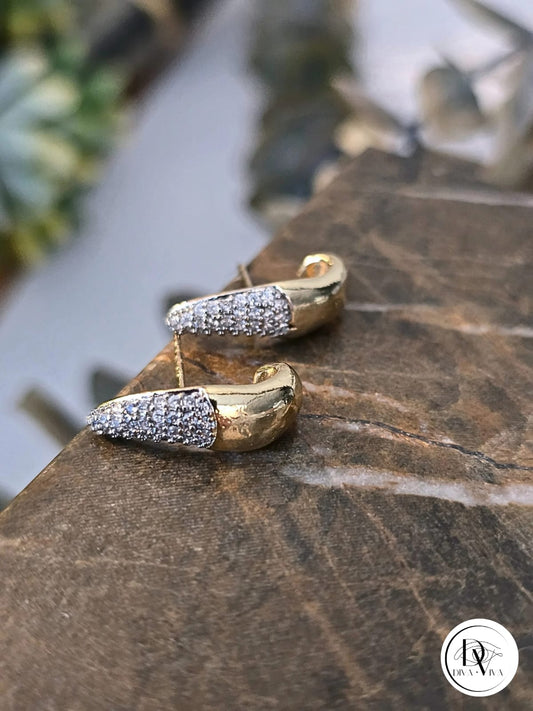 Glow Earrings – Gold Kaplama Taş Detaylı Tasarım Küpe (KOD-341)