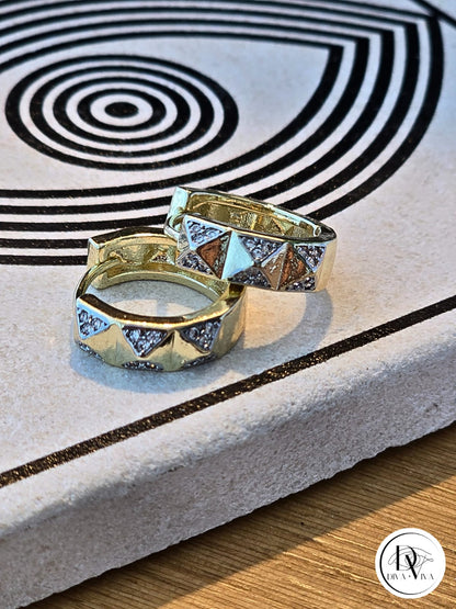 Glow Earrings – Gold Kaplama Taş Detaylı Küpe (KOD-331)