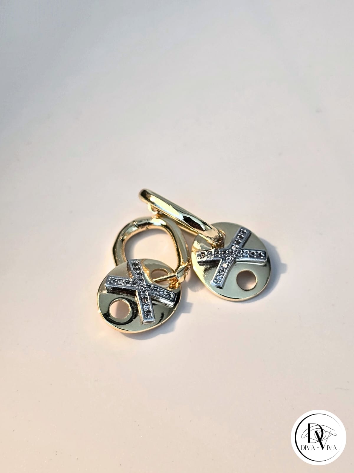 Glow Earrings – Gold Kaplama Taş Detaylı Küpe (KOD-361)