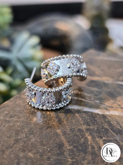 Glow Earrings – Gold & Silver Kaplama Zirkon Detaylı Küpe (KOD-312)