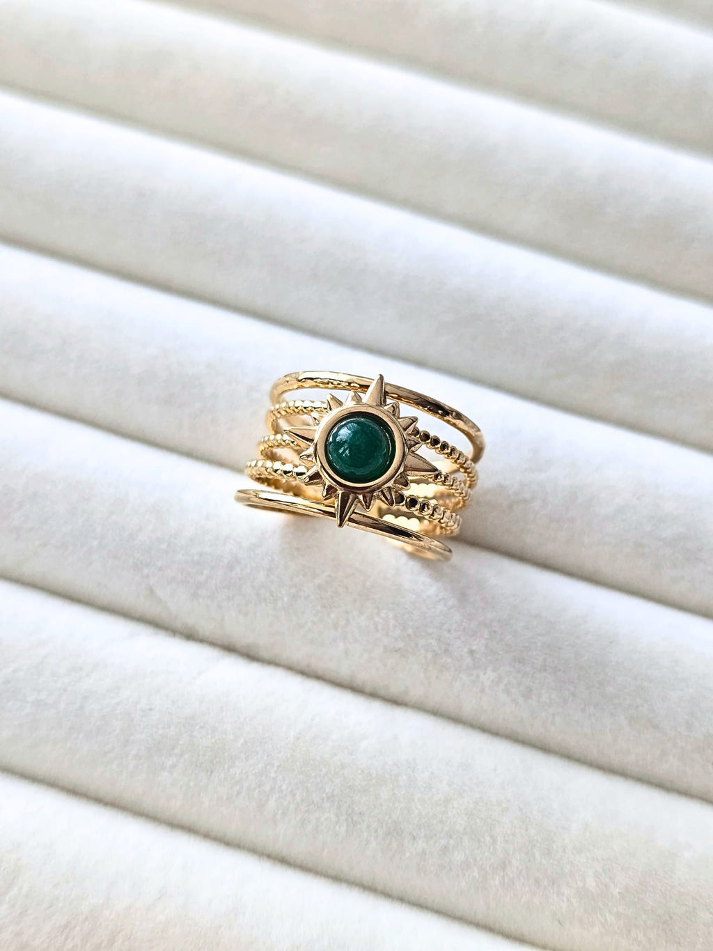 Altın Kaplama Zümrüt Yeşili Taşlı Güneş Figürlü Katmanlı Ayarlanabilir Yüzük (KOD-449)