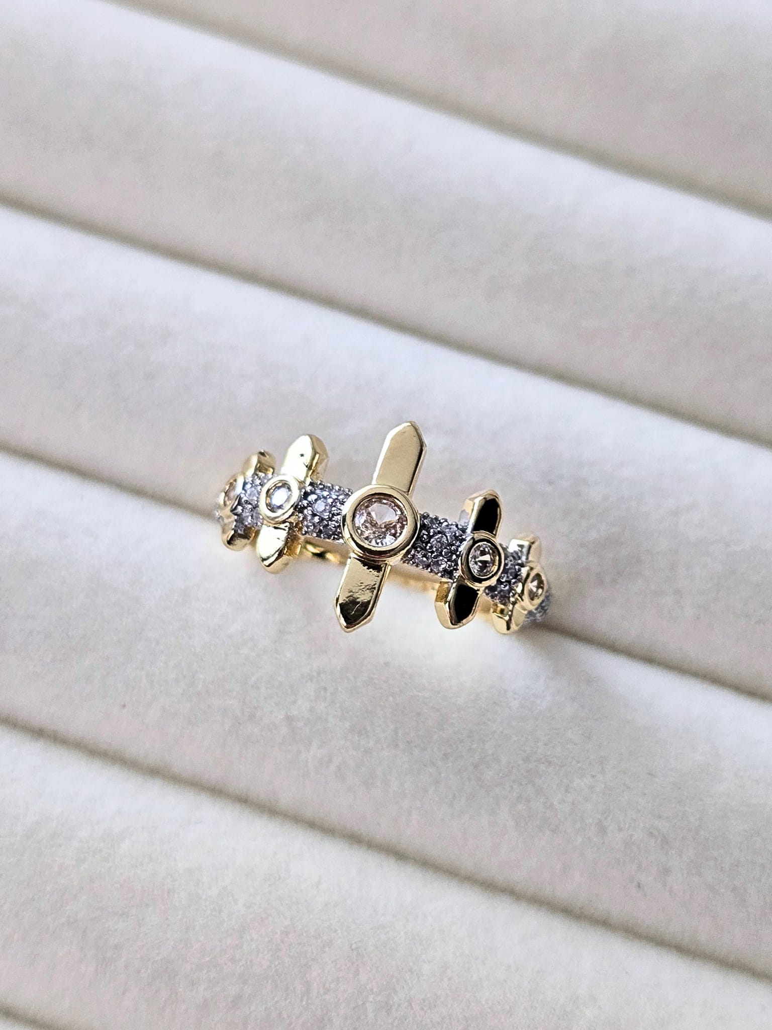 Geometrik Tasarım Zirkon Taşlı Ayarlanabilir Yüzük (KOD-445)